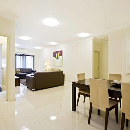 Astina Serviced Apartments - Central Penrith Bagian luar foto