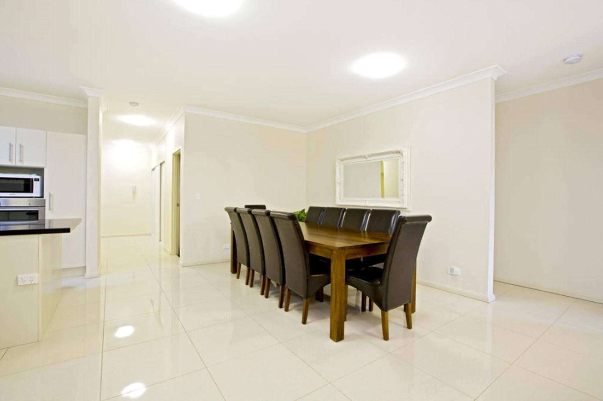 Astina Serviced Apartments - Central Penrith Bagian luar foto