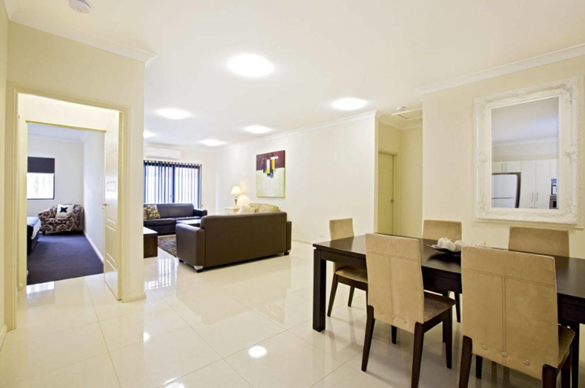 Astina Serviced Apartments - Central Penrith Bagian luar foto