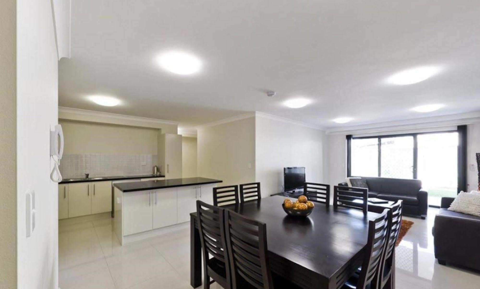 Astina Serviced Apartments - Central Penrith Bagian luar foto